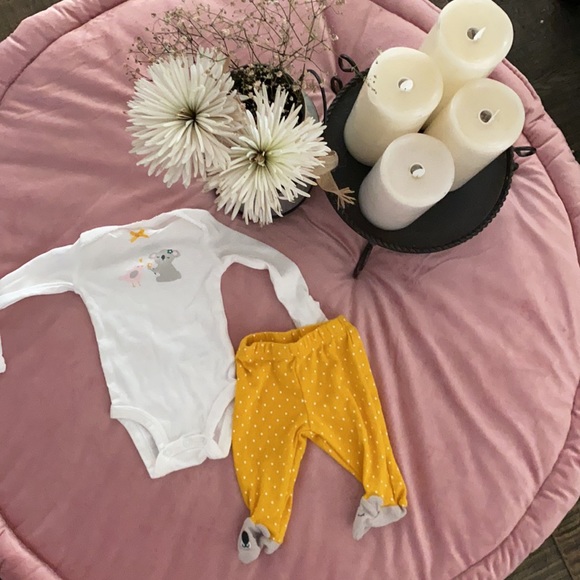 Newborn clothes - Picture 2 of 2